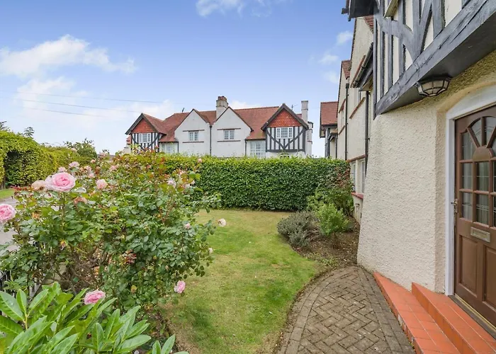 3 Bed In Oc-c32364 Ferienhaus *