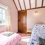 3 Bed In Oc-c32364 Ferienhaus