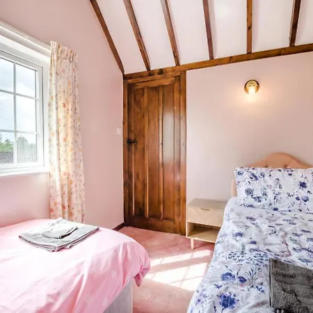 3 Bed In Oc-c32364 Holiday home